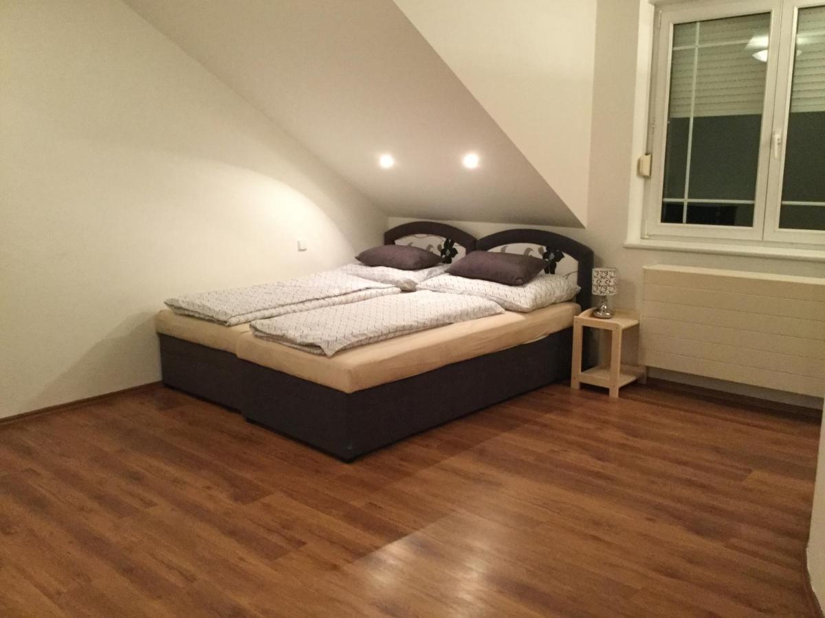 Justyna Villa Pardubice Ngoại thất bức ảnh