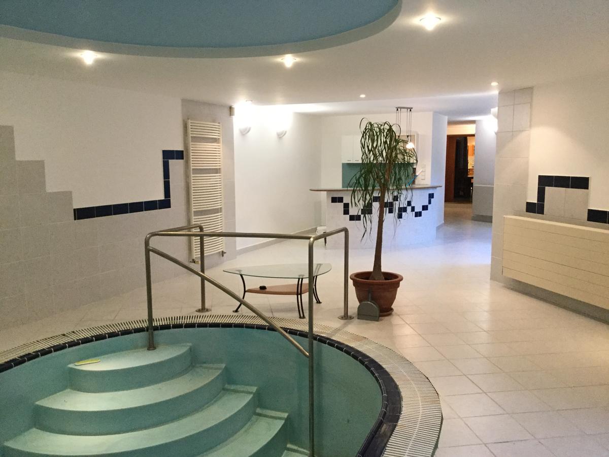 Justyna Villa Pardubice Ngoại thất bức ảnh